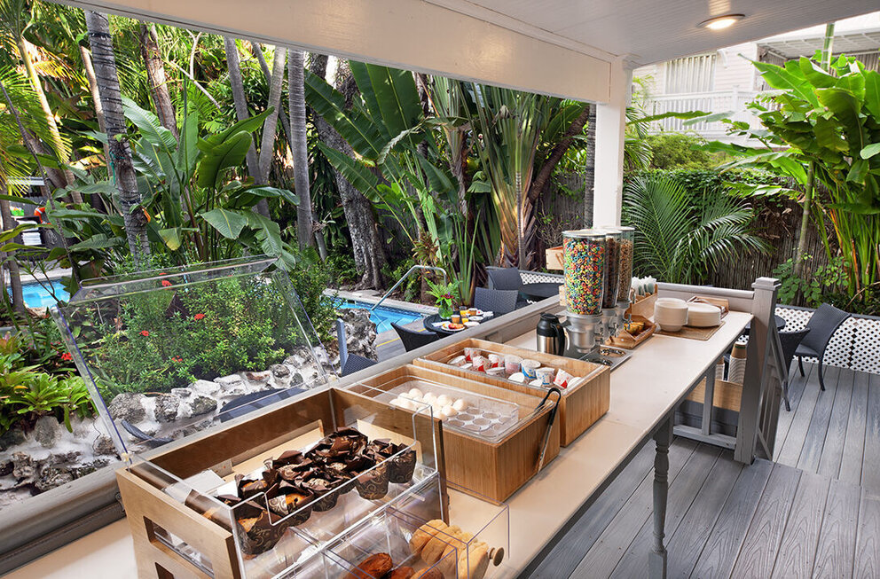 Breakfast Area Poolside
